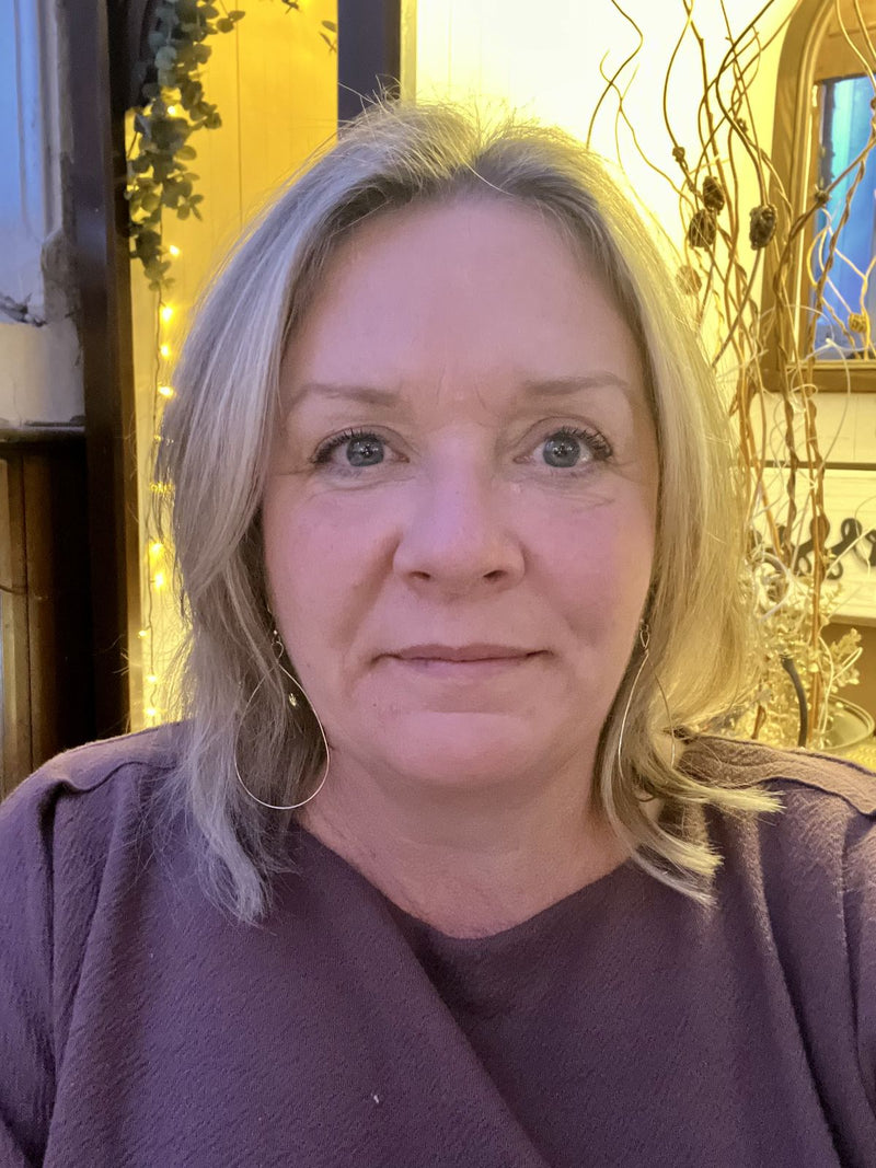 Linda F. (48)