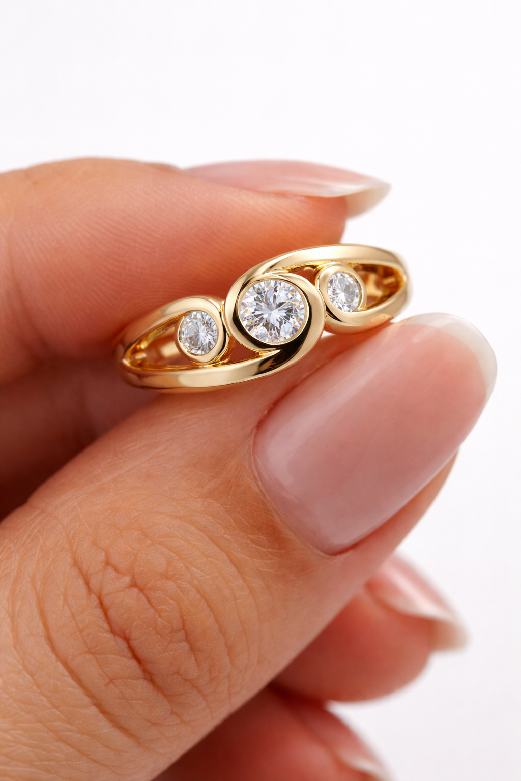 Vintage Inlaid Zirconia Spiral Gold Ring